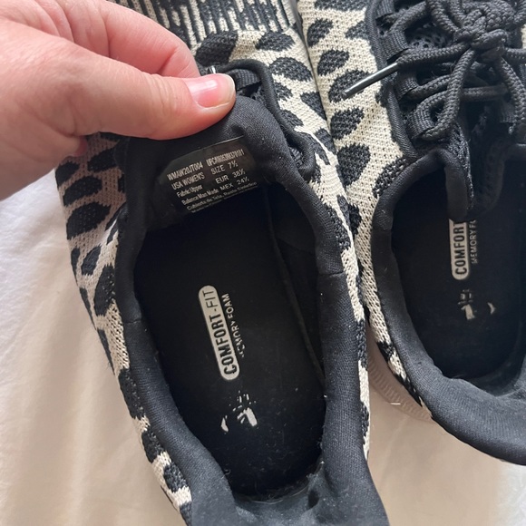 black and white animal dotted memory foam sneakers - Picture 2 of 3